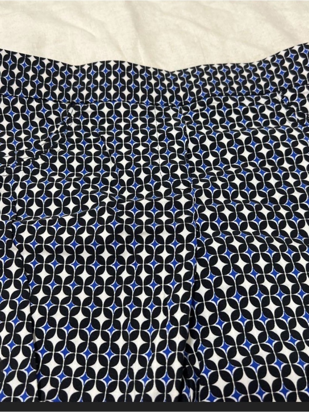Roz & Ali Blue and Black Geo-Print Capris